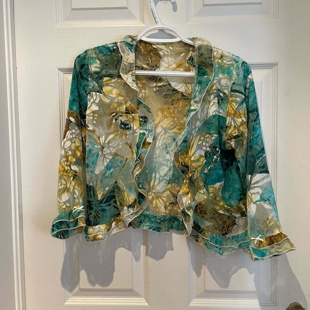 Women’s versatile sheer accompaniment to any outfit
